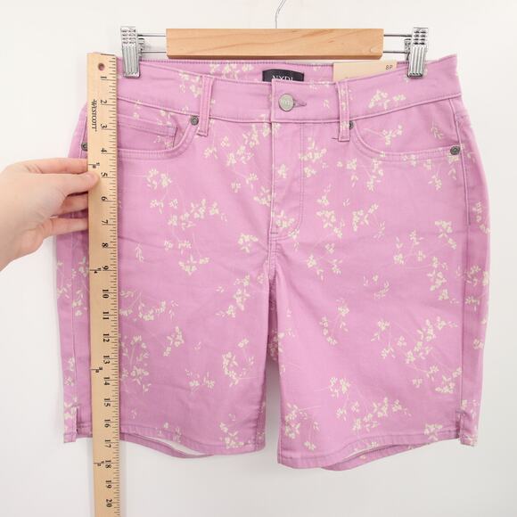 NYDJ Shorts Purple White Floral Pattern Ella Sideseam Slits Bermuda Size 8P - Picture 3 of 15